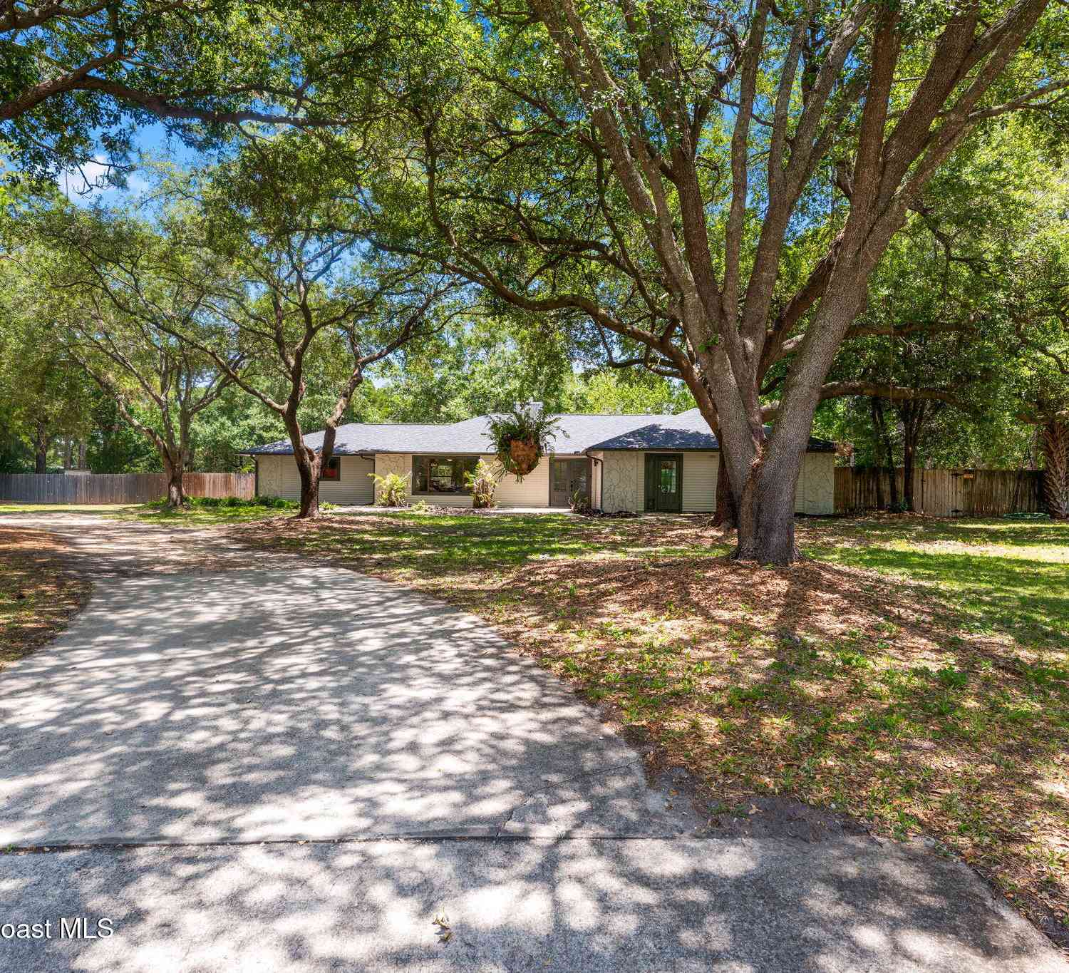 Homes For Sale - 1980 Juniper Circle<br/> Cocoa, FL 32926