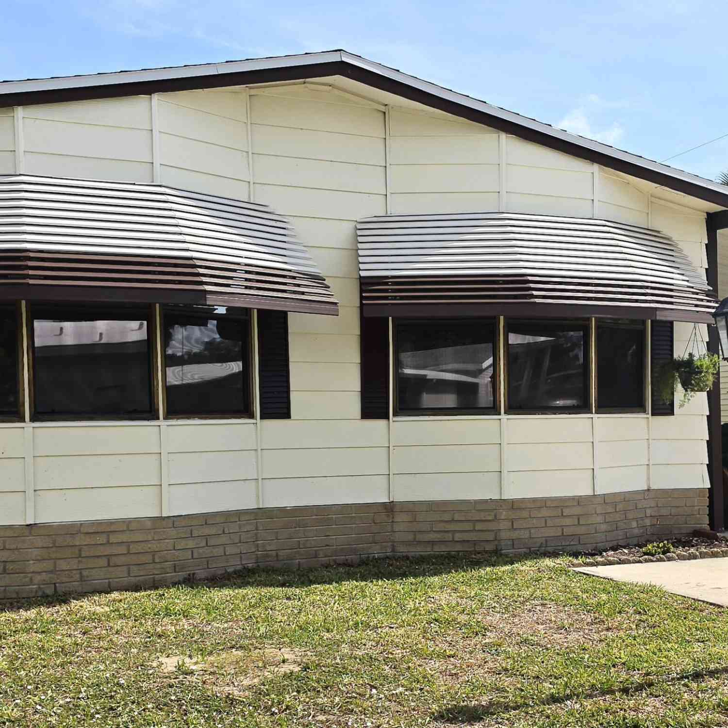 Mobile Home For Sale - 259 S Dolphin Circle<br/> Barefoot Bay, FL 32976