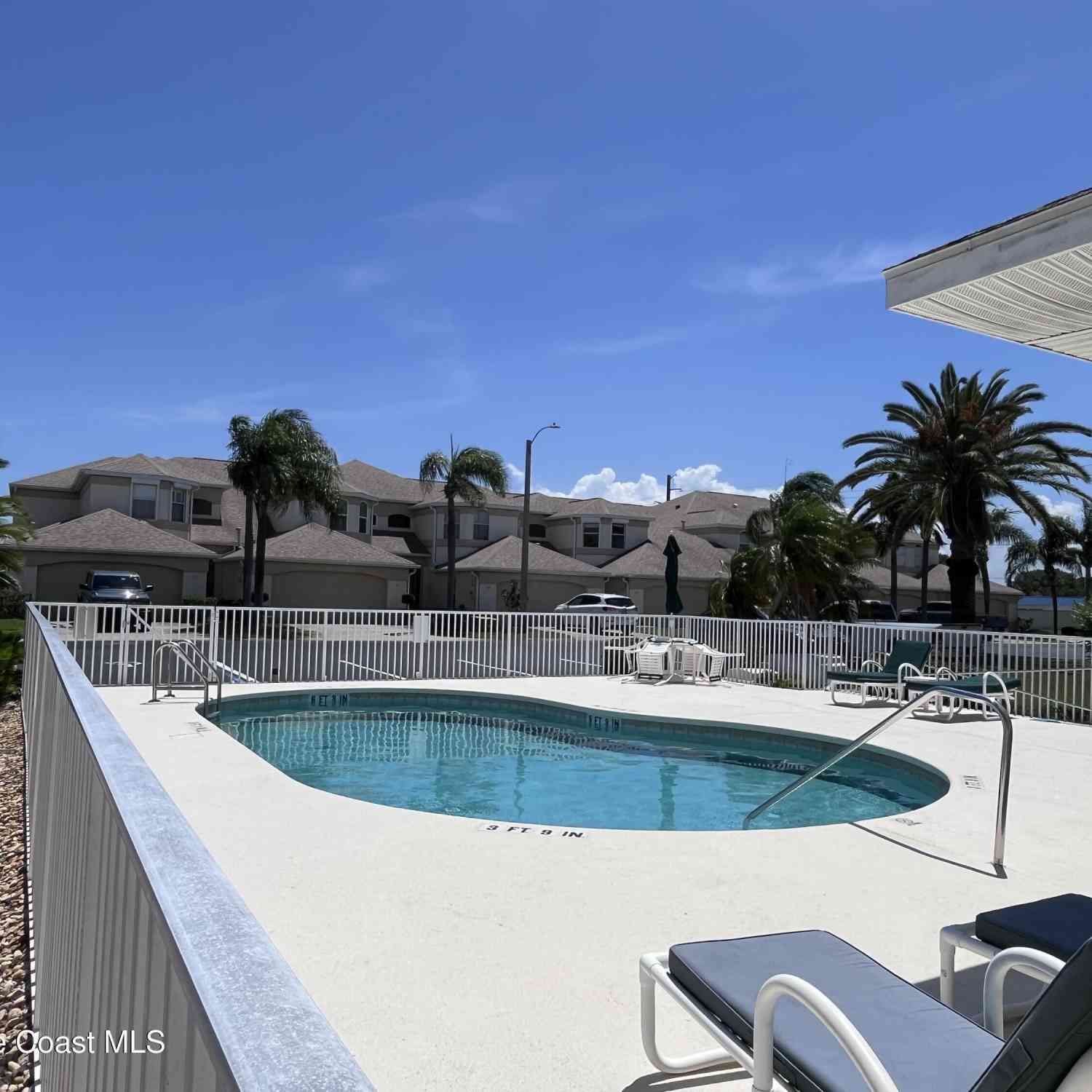 Townhouse For Sale - 107 Mar Brisa Court #U-107<br/> Satellite Beach, FL 32937