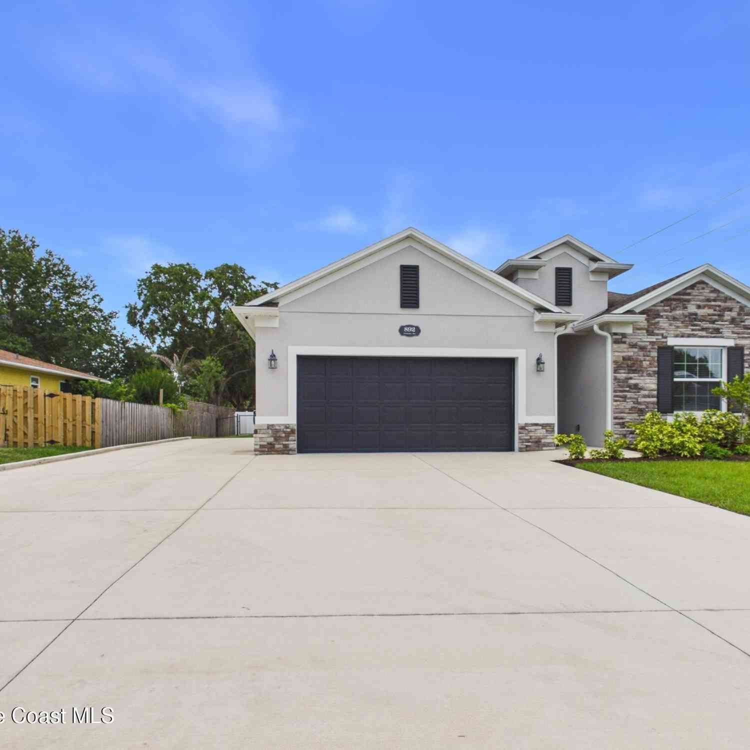 Homes For Sale - 892 Genesee Avenue<br/> Sebastian, FL 32958