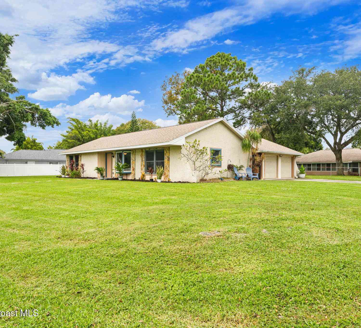Homes For Sale - 330 Lake Point Place<br/> Brevard County, Merritt Island, FL 32953