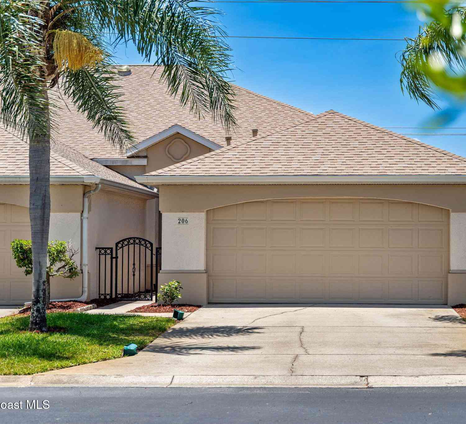 Townhouse For Sale - 206 Islandia Court #U-206<br/> Satellite Beach, FL 32937