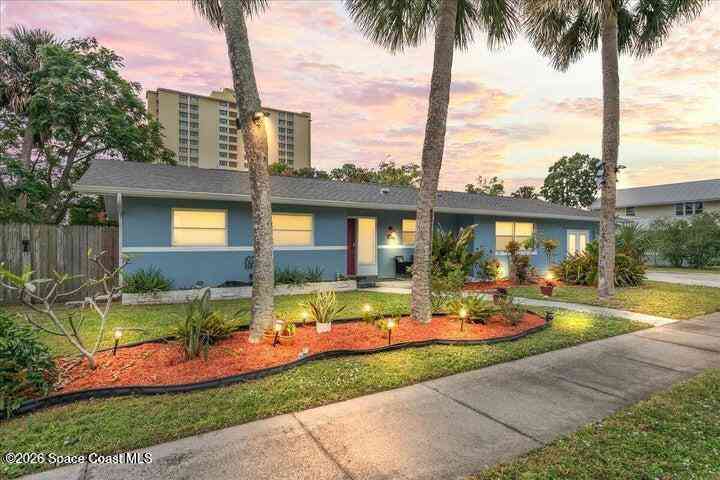 Homes For Sale - 637 E Lincoln Avenue<br/> Melbourne, FL 32901