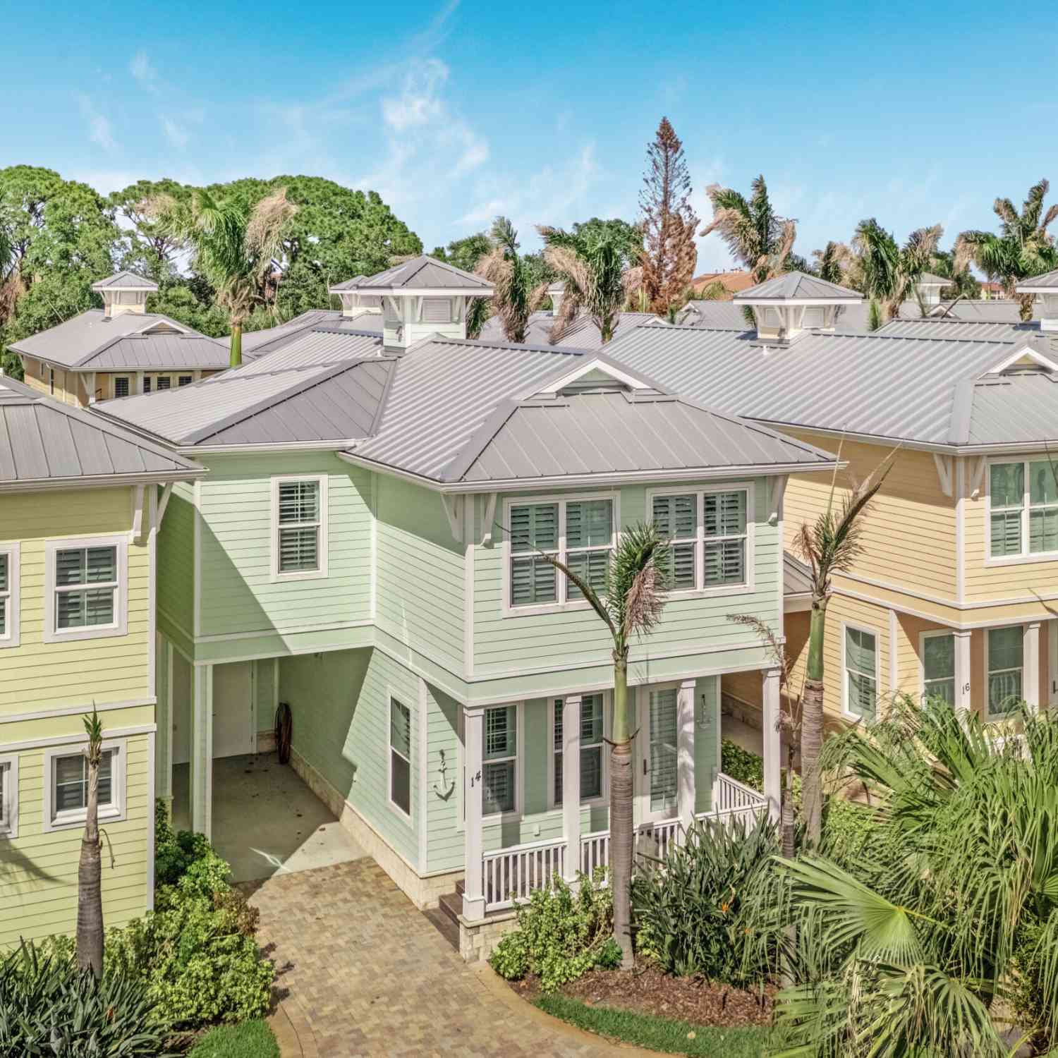 Homes For Sale - 14 Old Feger Drive<br/> New Smyrna Beach, FL 32169
