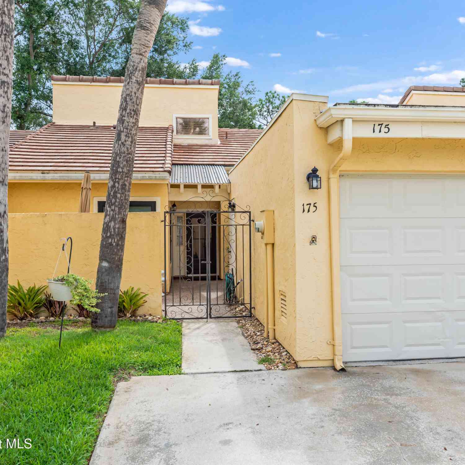 Townhouse For Sale - 175 Country Club Drive<br/> Melbourne, FL 32940