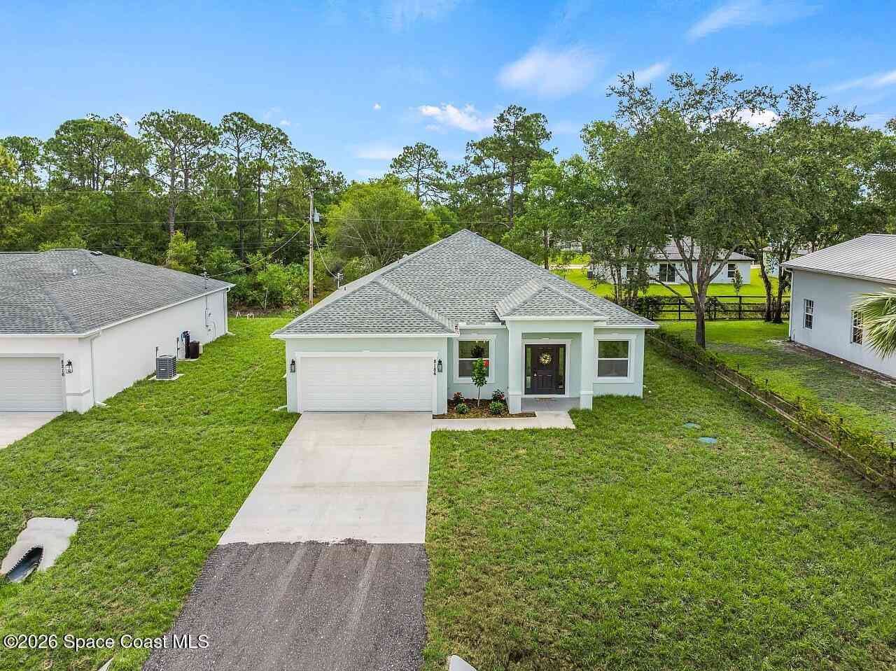 Homes For Sale - 8186 104th Court<br/> Vero Beach, FL 32967