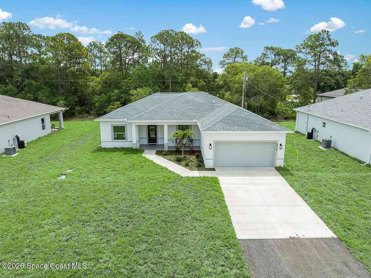 Homes For Sale - 8216 104th Court<br/> Vero Beach, FL 32967