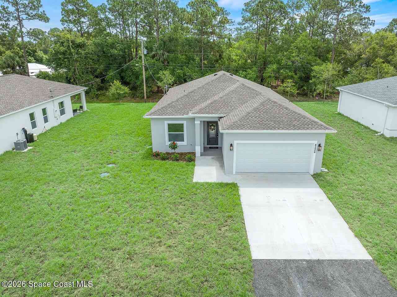 Homes For Sale - 8226 104th Court<br/> Vero Beach, FL 32967