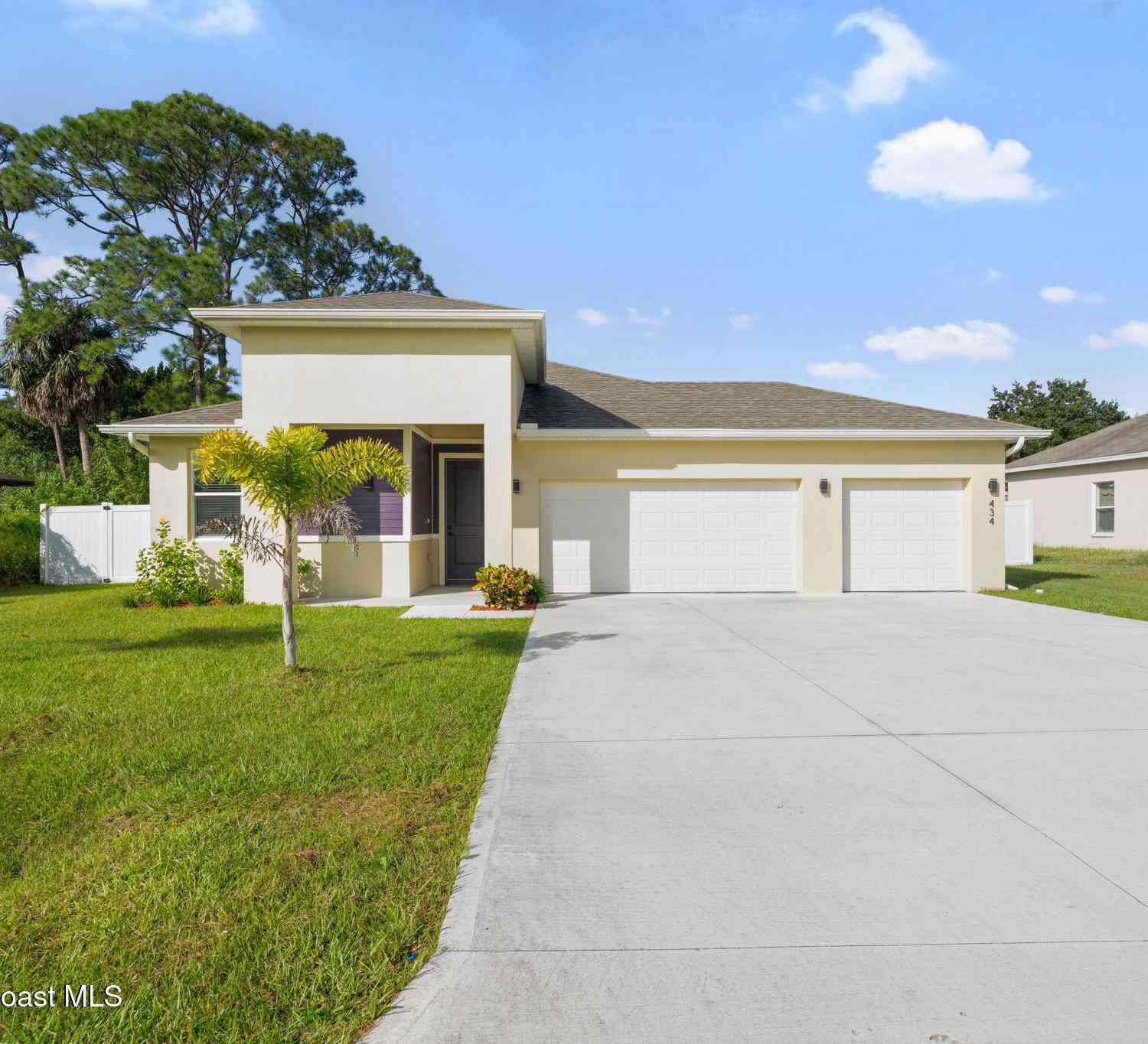 Homes For Sale - 434 Borraclough Avenue<br/> Palm Bay, FL 32907