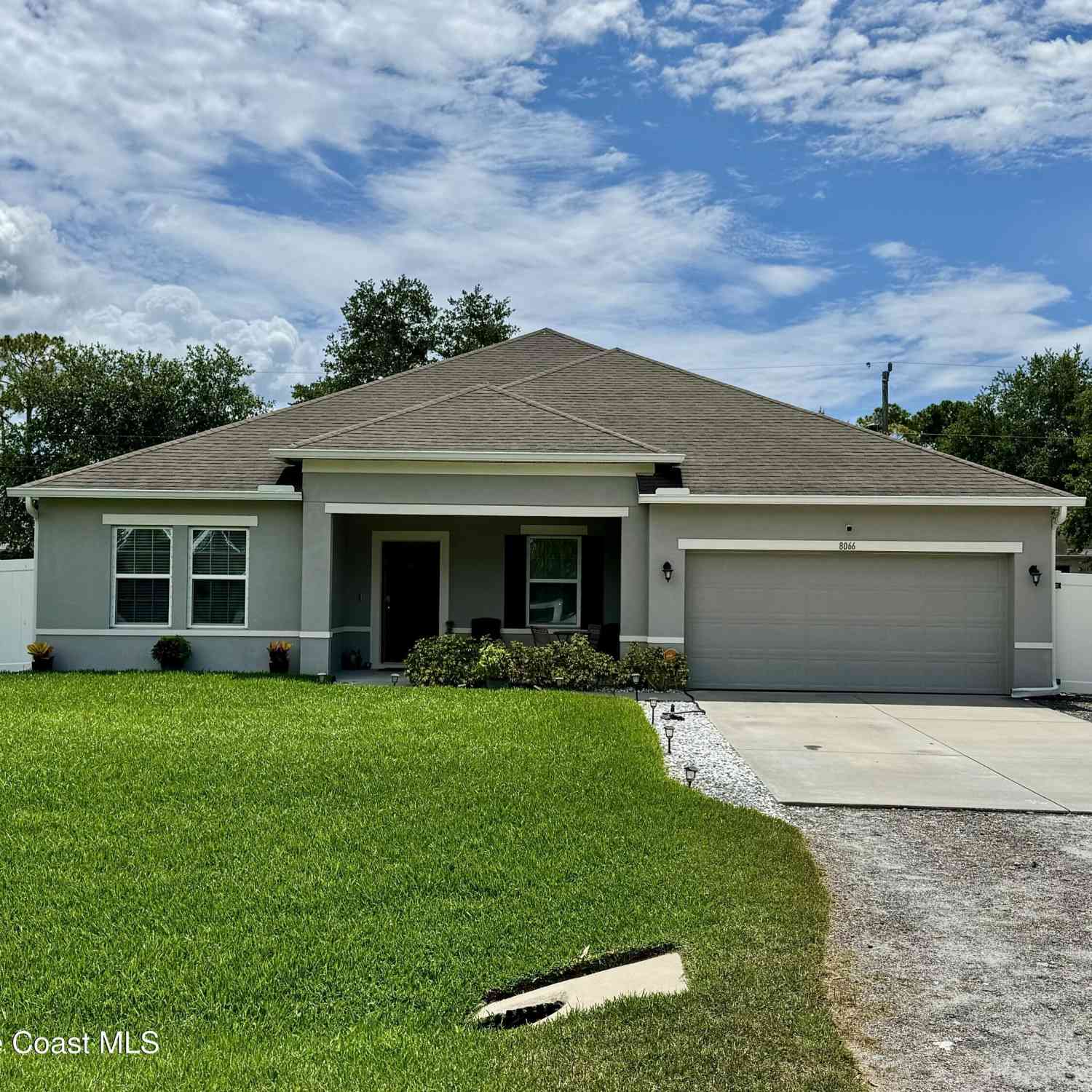 Homes For Sale - 8066 104th Avenue<br/> Vero Beach, FL 32967