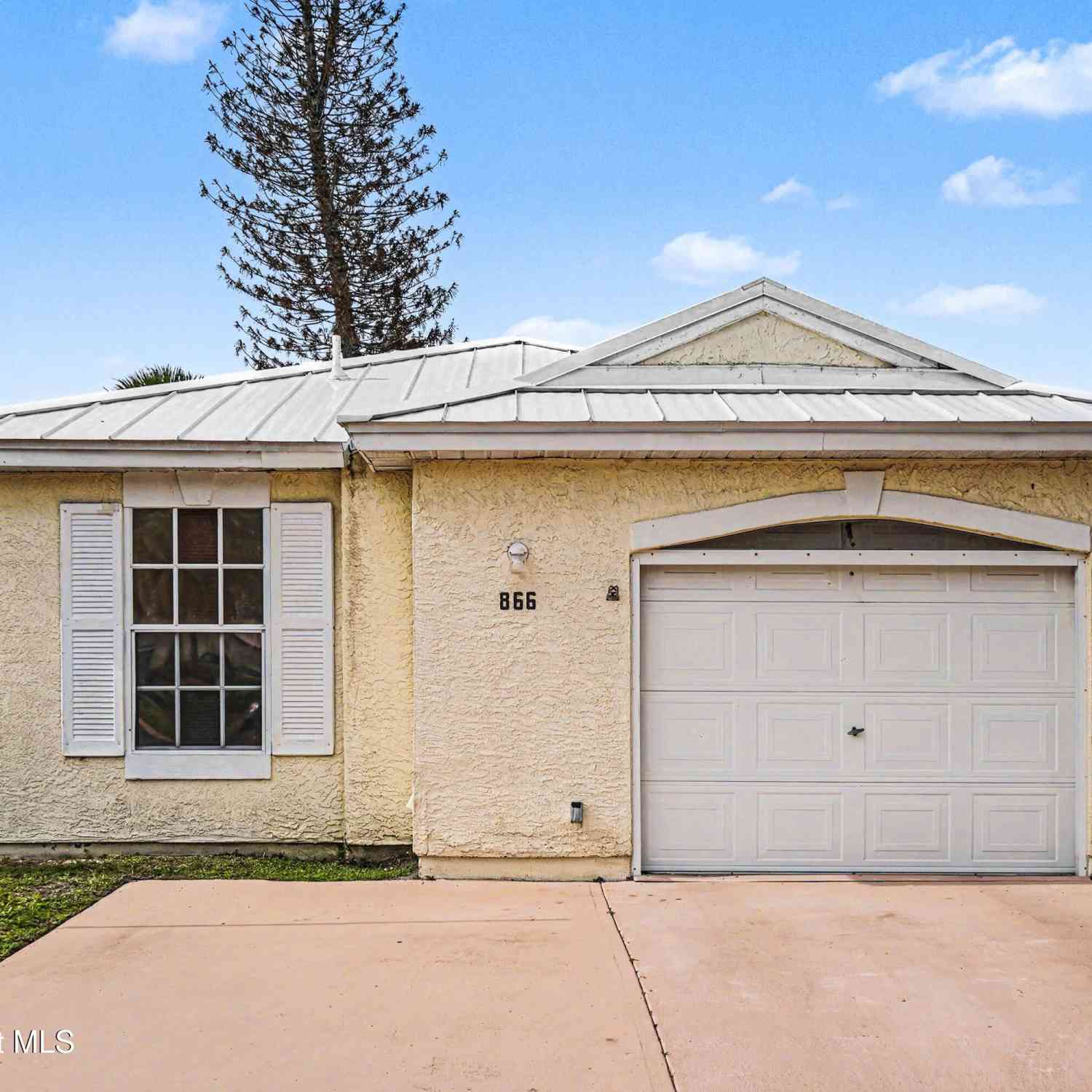 Homes For Sale - 866 Wateroak Drive<br/> Palm Bay, FL 32905