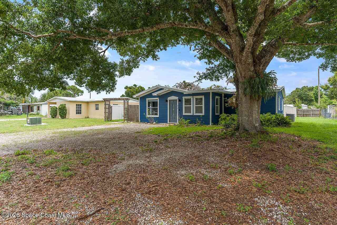 Homes For Sale - 926 37th Avenue<br/> Vero Beach, FL 32960