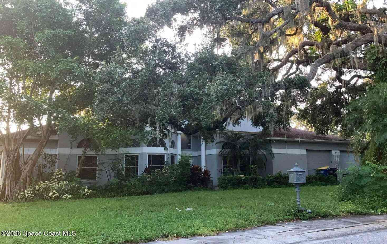 Homes For Sale - 1931 Oakridge Court<br/> Clearwater, FL 33763