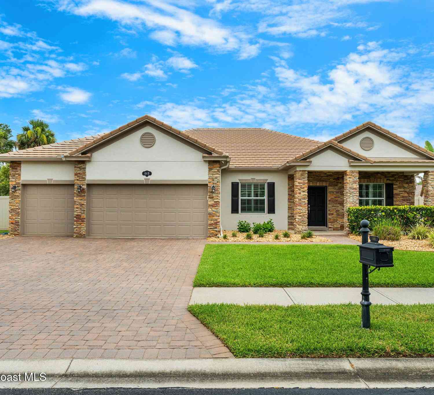 Homes For Sale - 649 Mandalay Grove Court<br/> Merritt Island, FL 32953