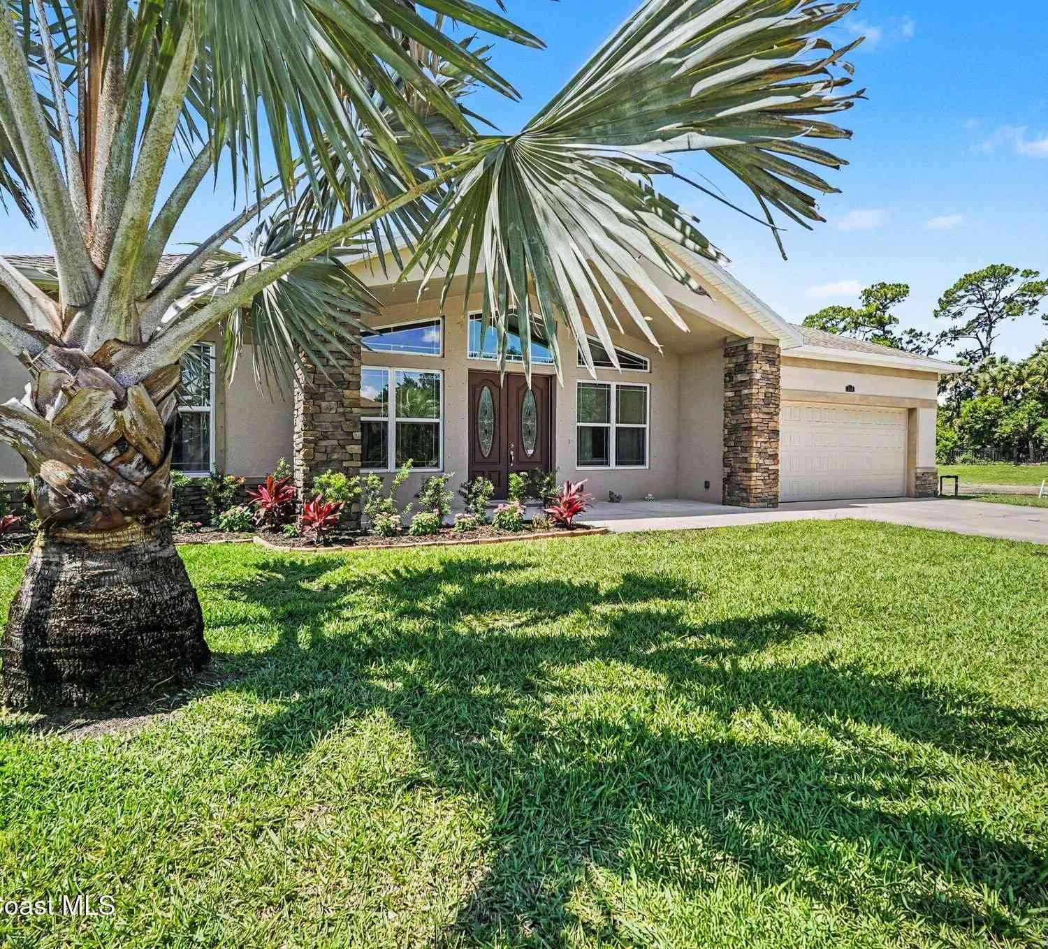 Homes For Sale - 110 Via Catalano Court<br/> Brevard County, Palm Bay, FL 32907