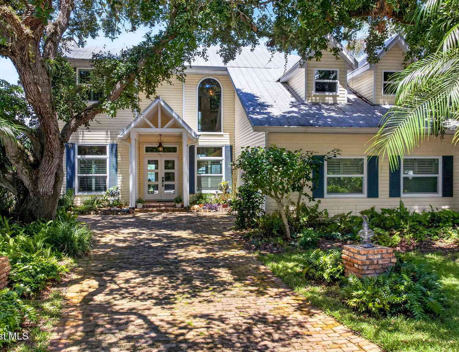 Homes For Sale - 5930 Riverside Drive<br/> Melbourne Beach, FL 32951