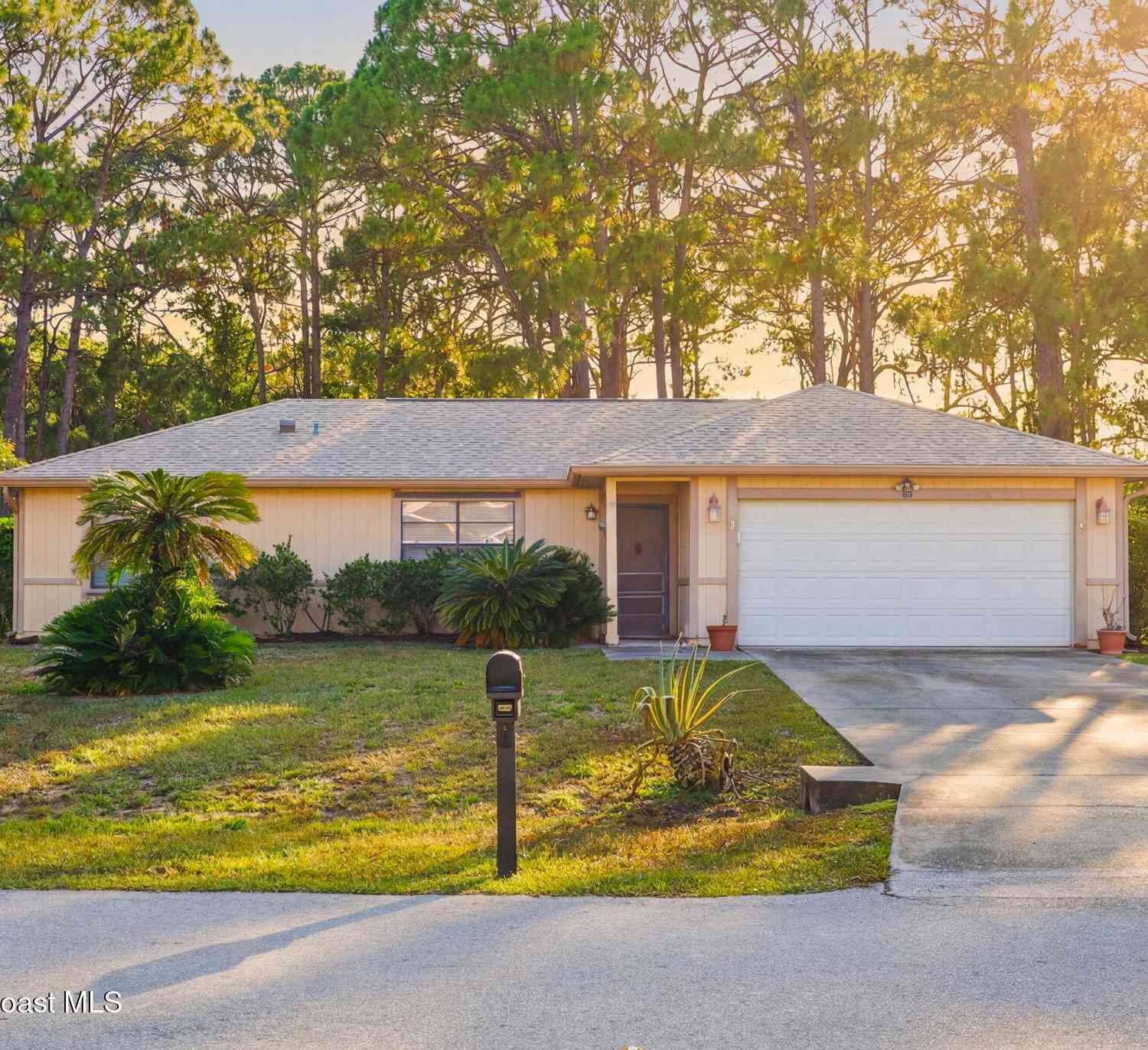 Homes For Sale - 852 Lamplighter Drive<br/> Palm Bay, FL 32907