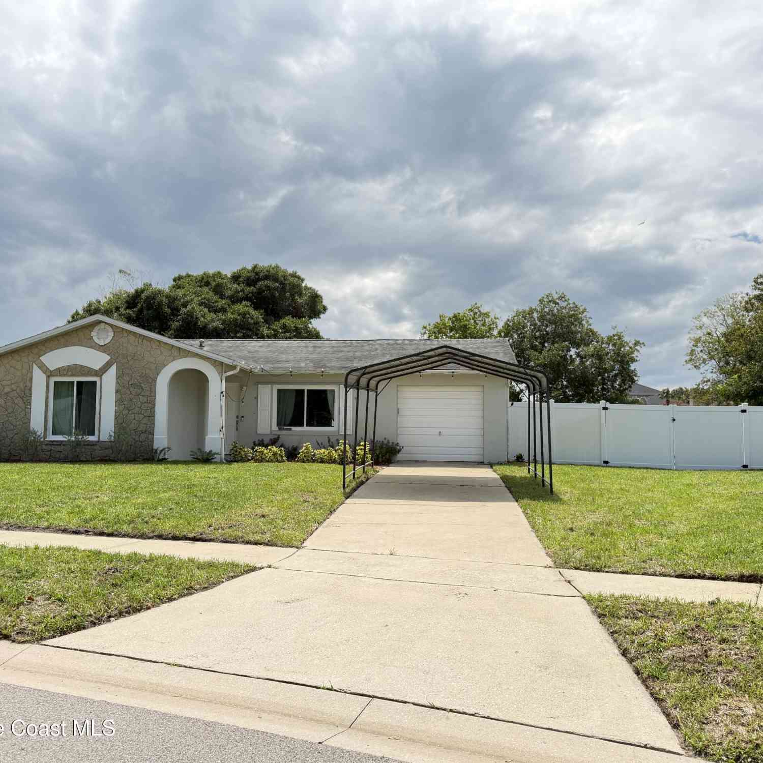 Homes For Sale - 1578 W Powder Horn Road<br/> Titusville, FL 32796