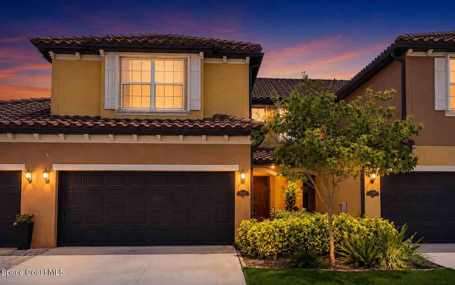Townhouse For Sale - 722 Carlsbad Drive<br/> Brevard County, Satellite Beach, FL 32937