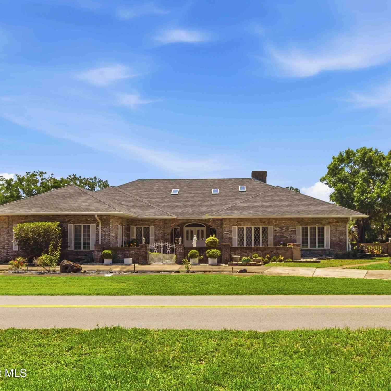 Homes For Sale - 628 Pelican Bay Drive<br/> Daytona Beach, FL 32119