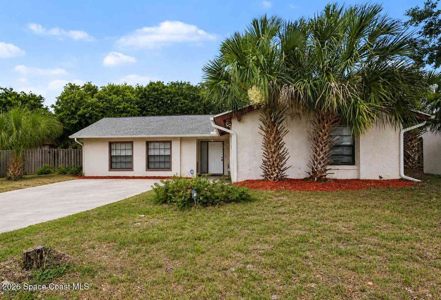 Homes For Sale - 2008 Houndslake Drive<br/> Winter Park, FL 32792