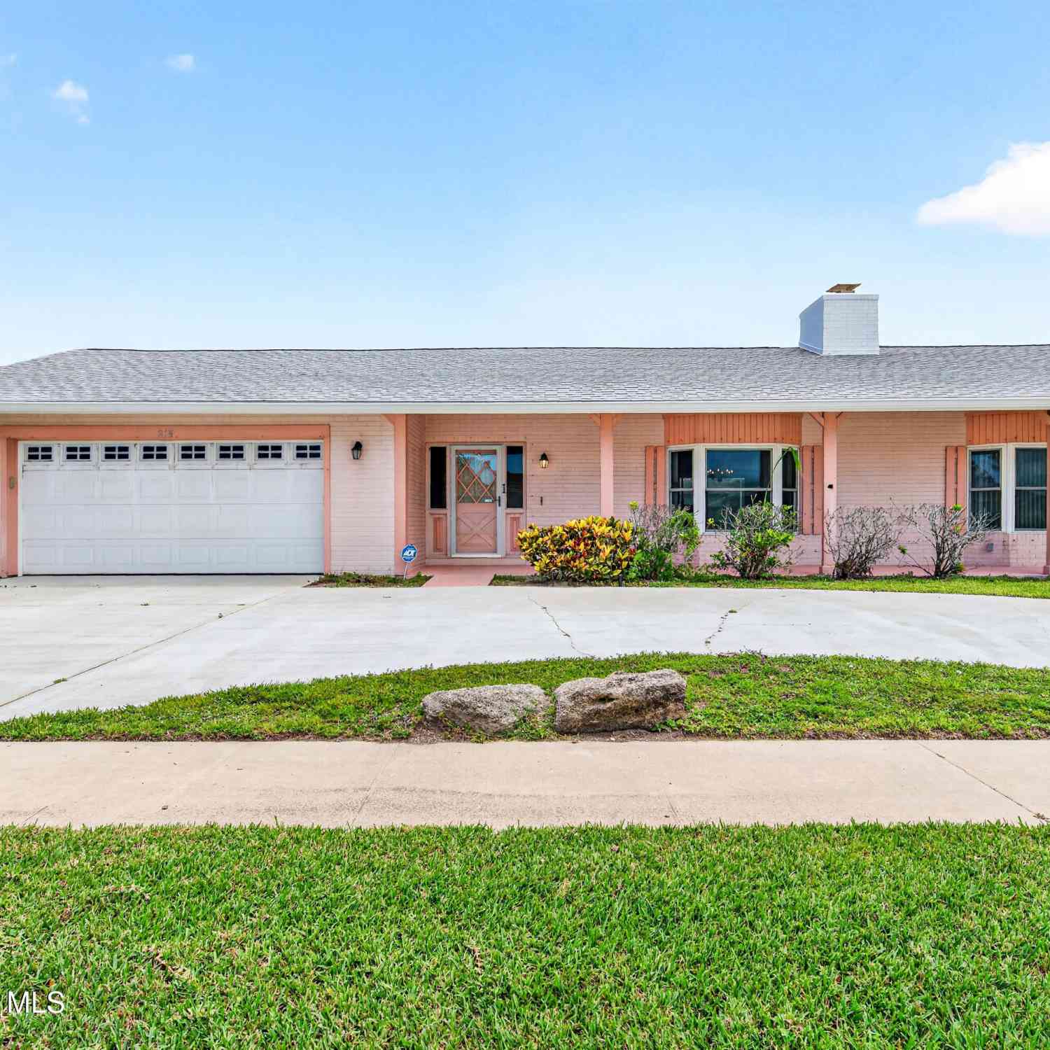 Homes For Sale - 215 Dogwood Avenue<br/> Brevard County, Melbourne Beach, FL 32951