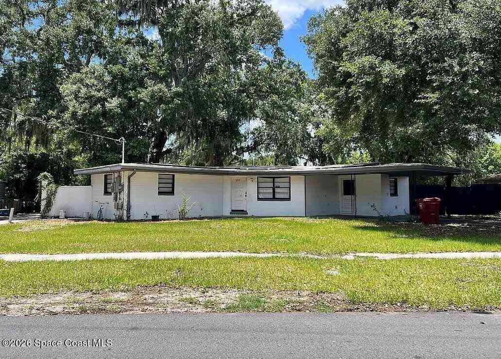Homes For Sale - 105 Burchwood Avenue<br/> Plant City, FL 33563