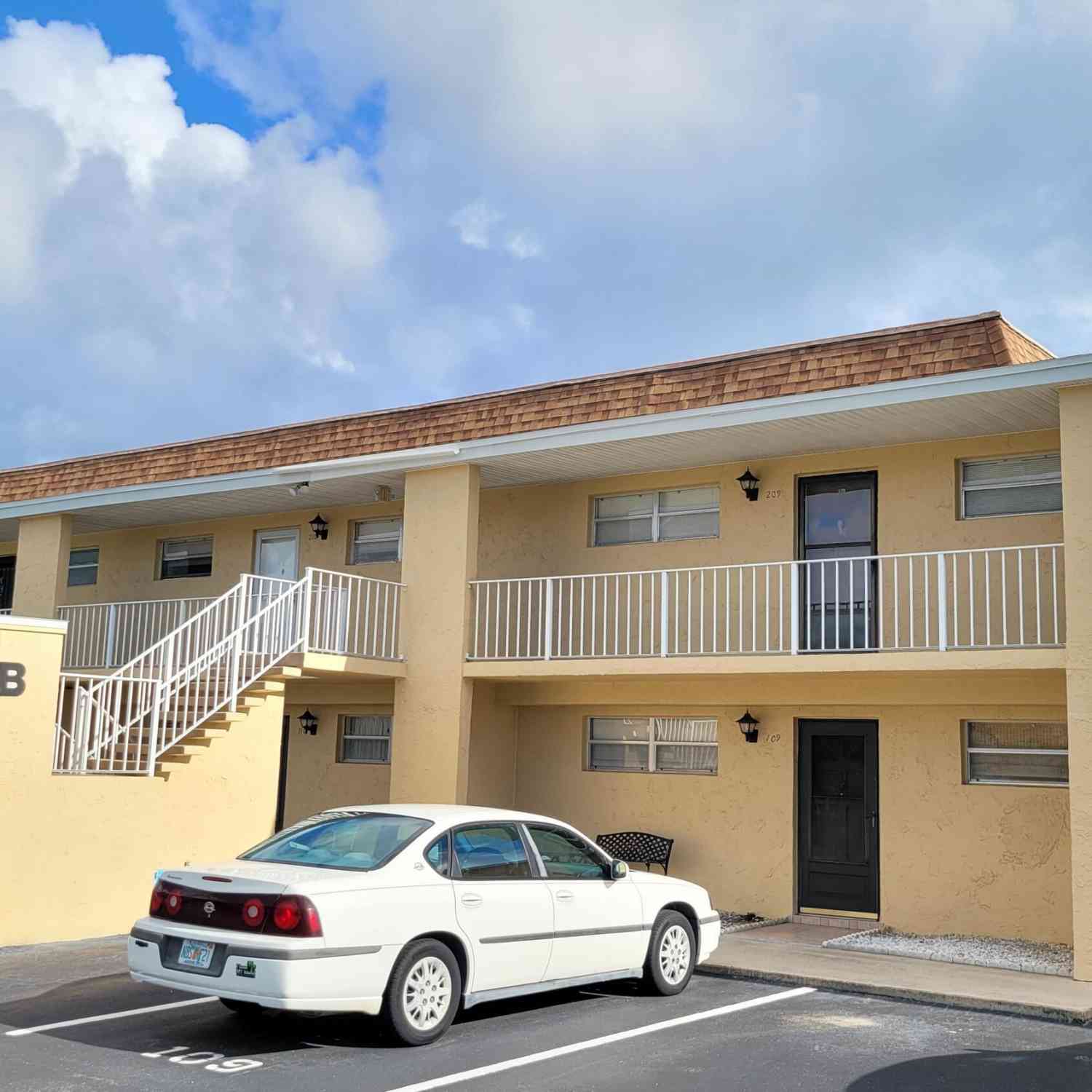 Condo For Rent - 2135 N Courtenay Parkway #209<br/> Merritt Island, FL 32953