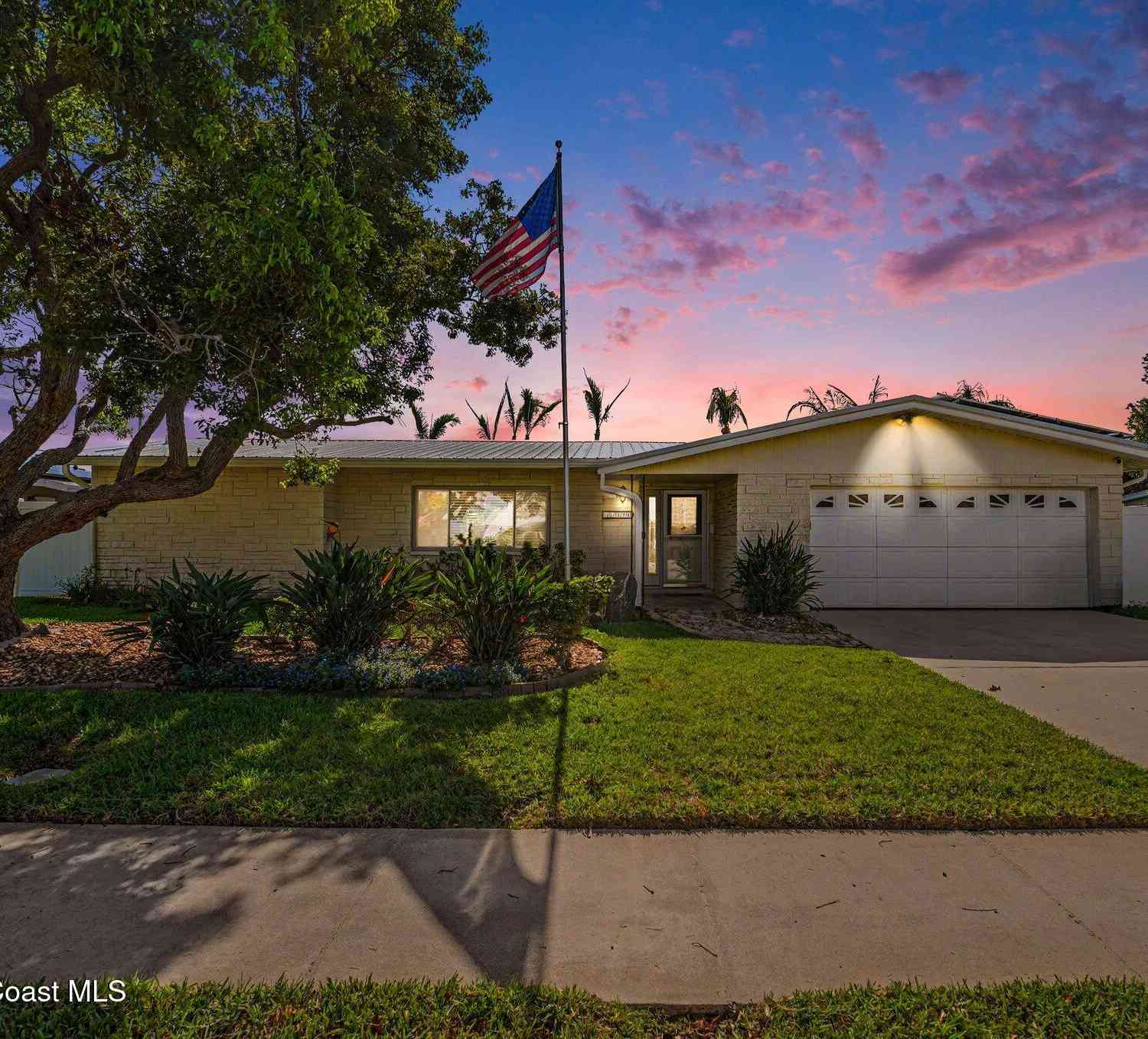 Homes For Sale - 1370 Mercury Street<br/> Merritt Island, FL 32953