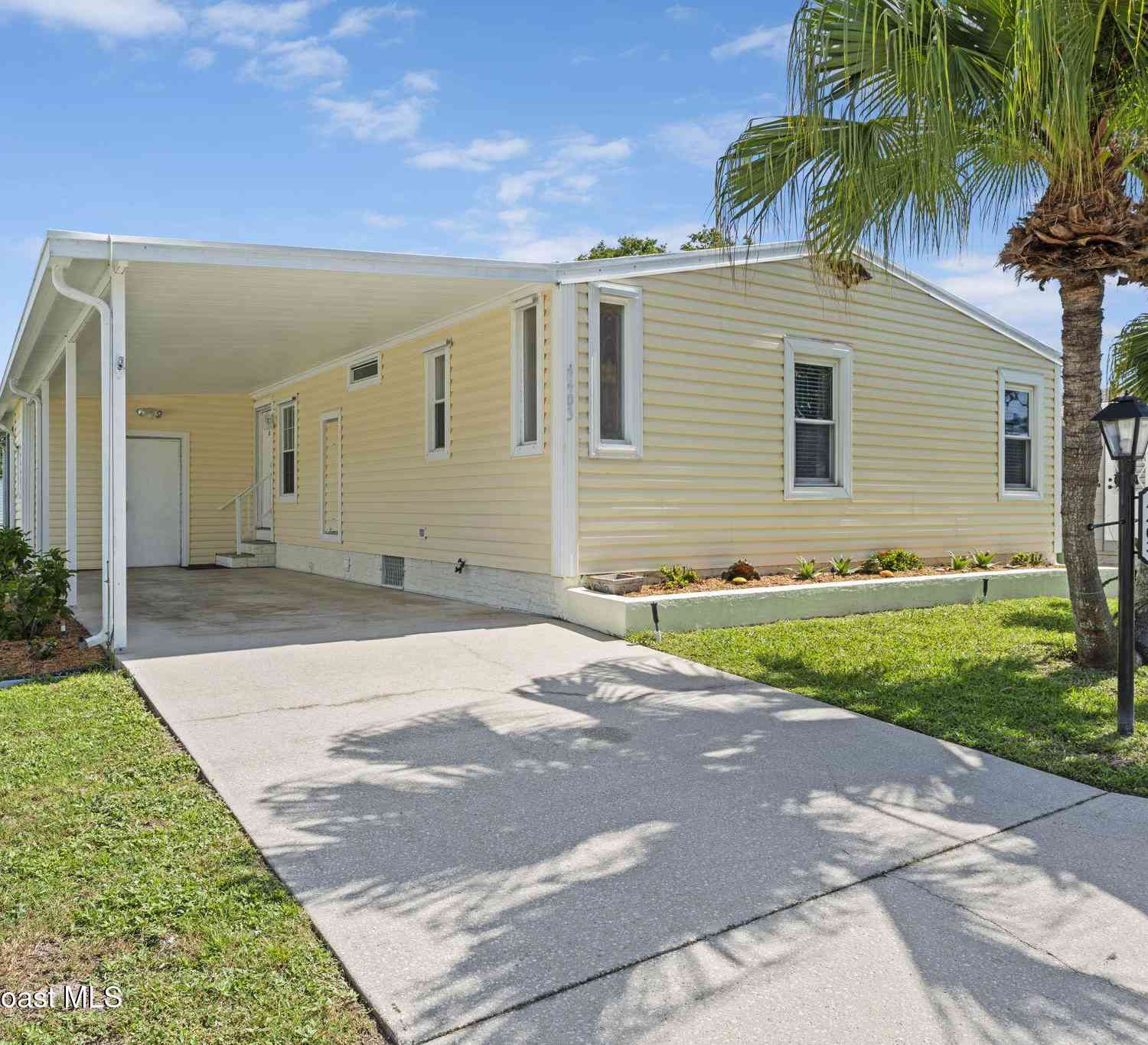 Mobile Home For Sale - 4403 Twin Lakes Drive<br/> Melbourne, FL 32934