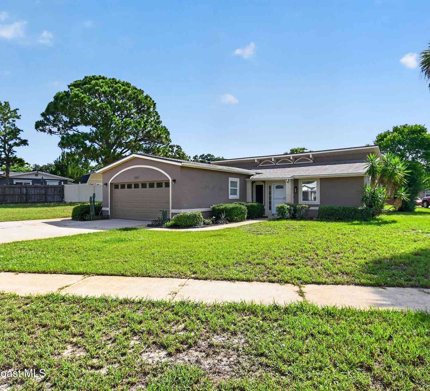 Homes For Sale - 2221 Alexander Drive<br/> Titusville, FL 32796