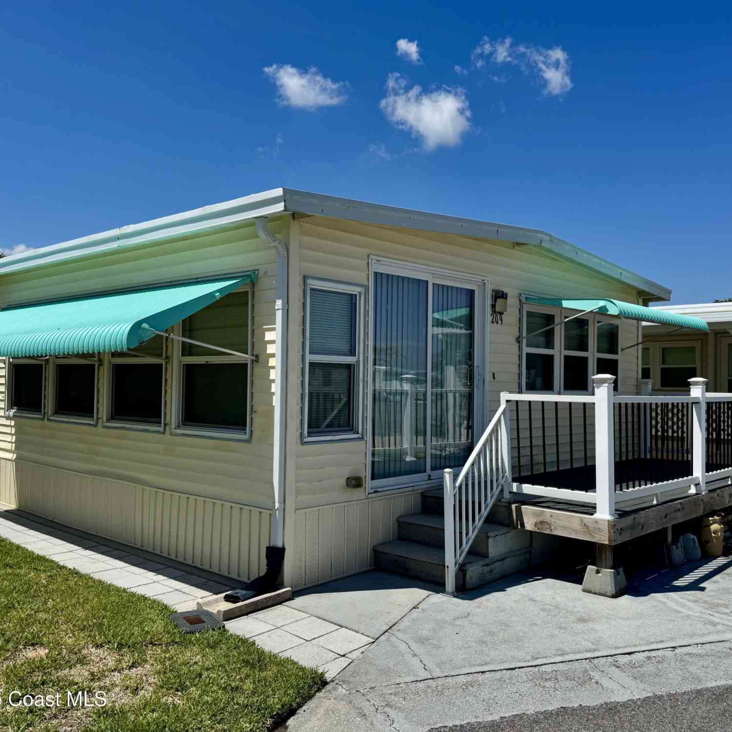 Mobile Home For Sale - 209 Liberty Lane<br/> Melbourne Beach, FL 32951