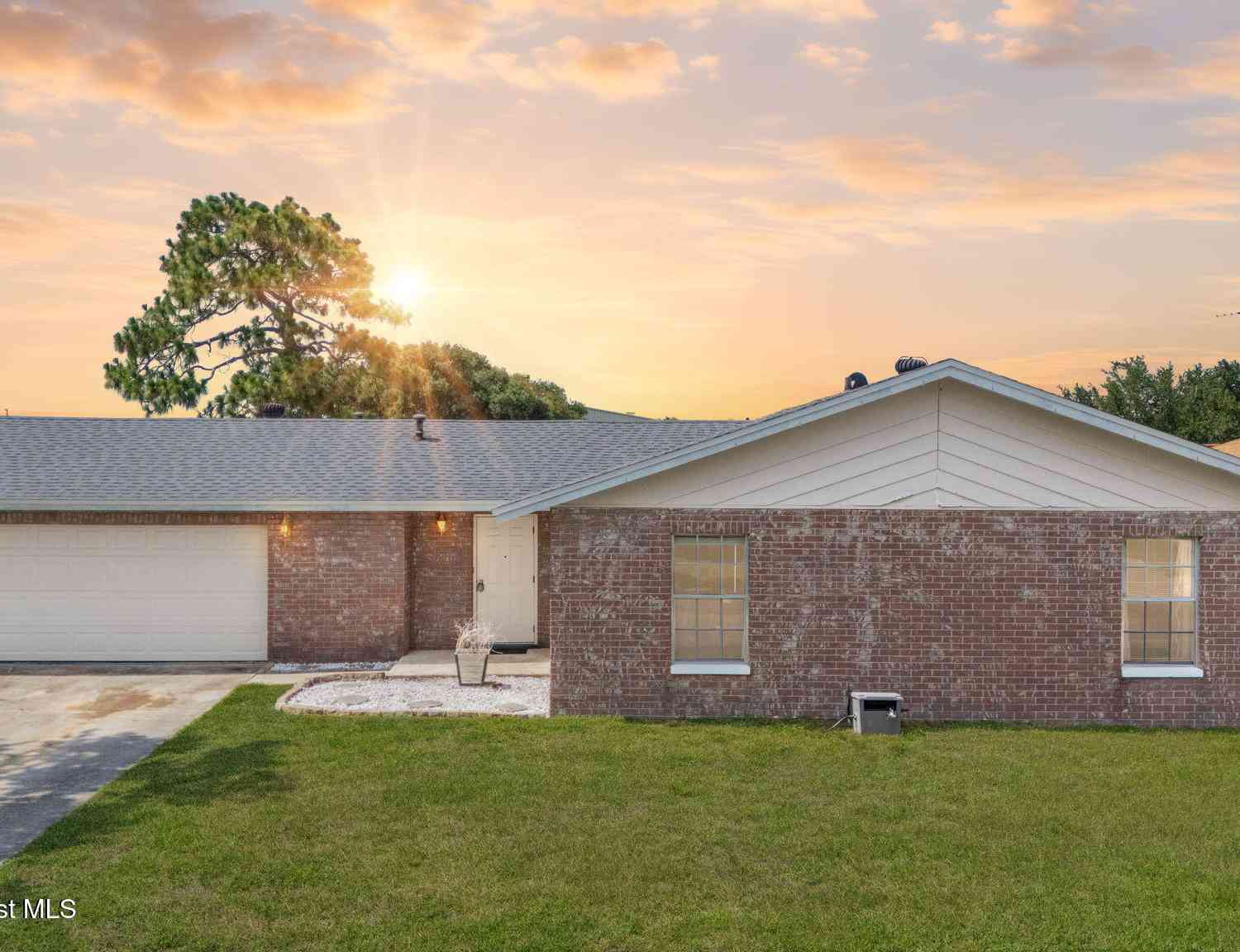 Homes For Sale - 2548 Saint Michel Avenue<br/> Melbourne, FL 32935