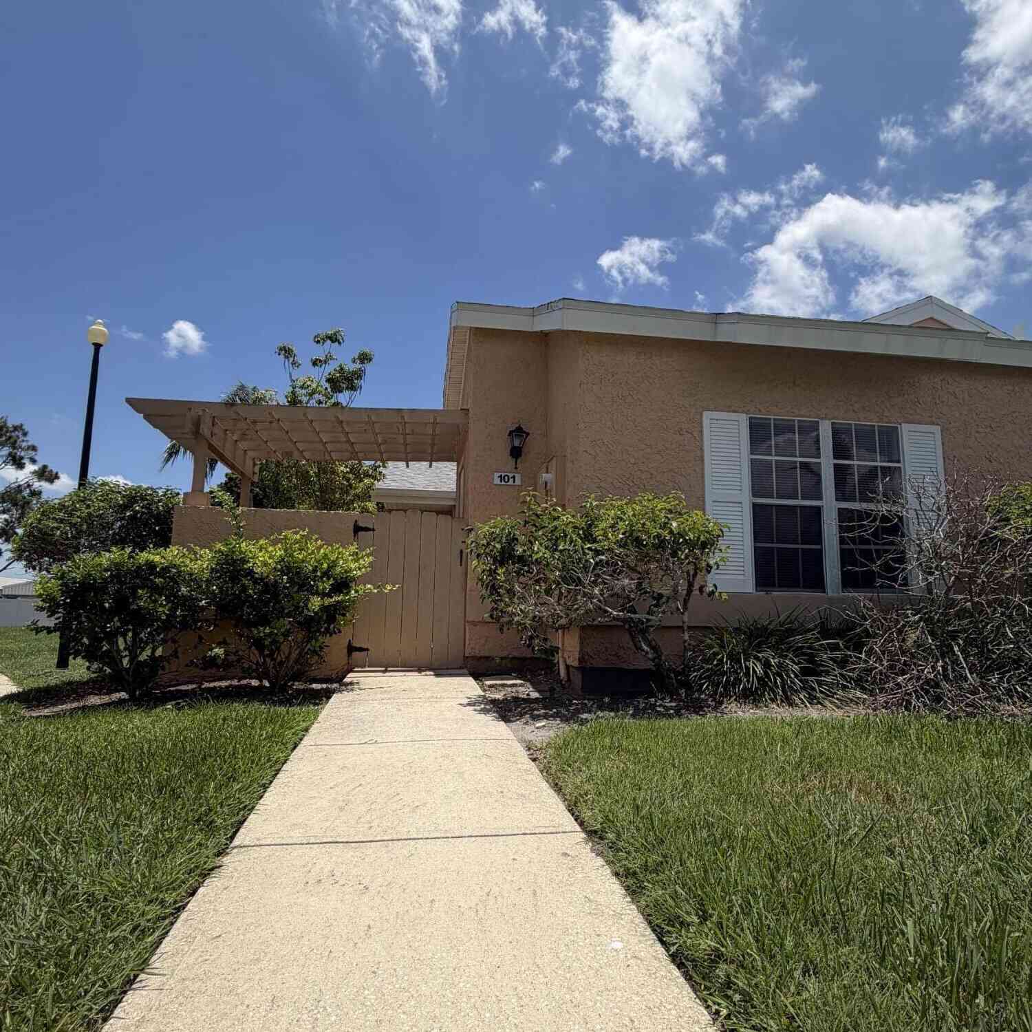Townhouse For Rent - 1440 Malibu Circle #101<br/> Palm Bay, FL 32905