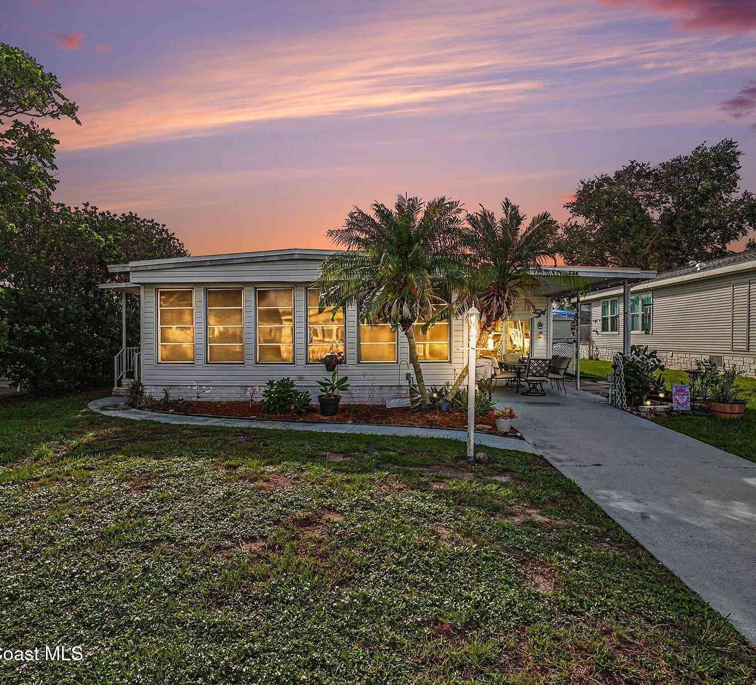 Mobile Home For Sale - 734 Lark Drive<br/> Micco, FL 32976