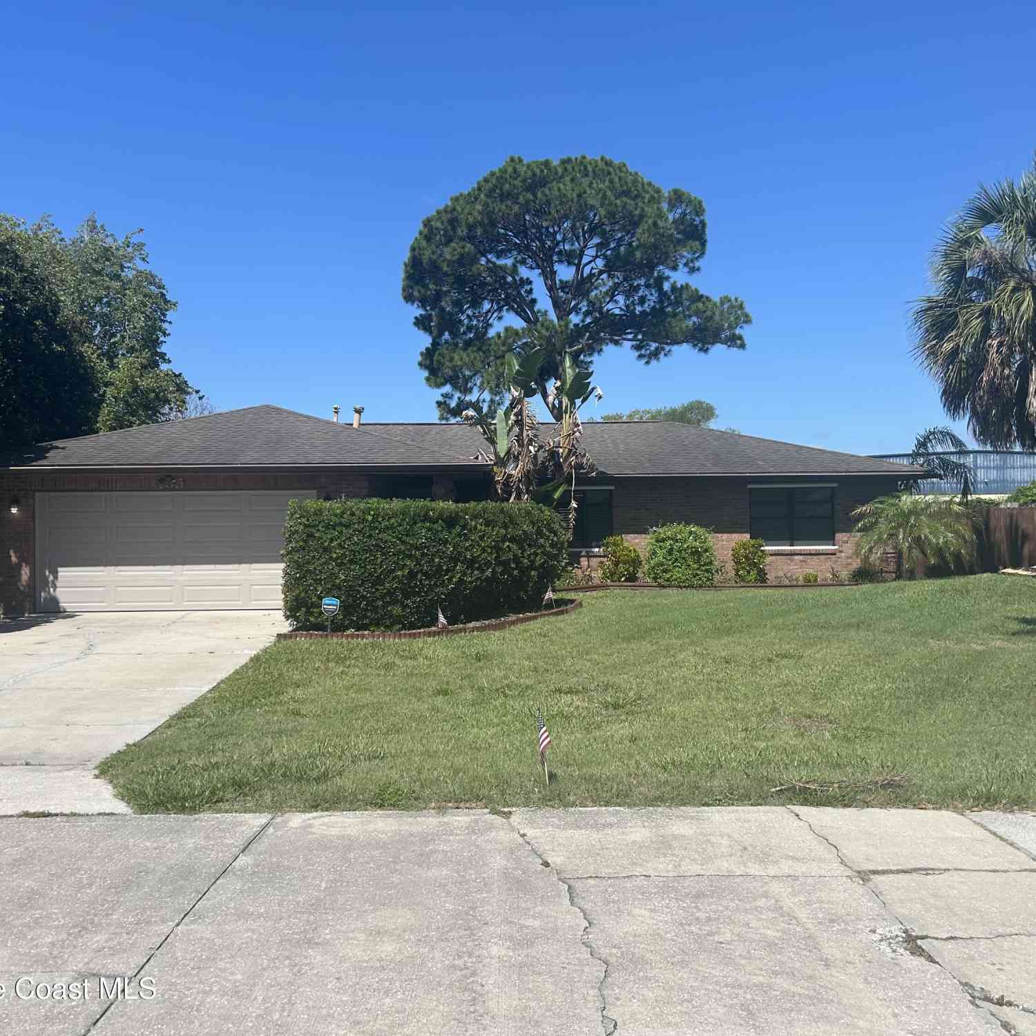 Homes For Sale - 135 Palm Circle<br/> Melbourne, FL 32940