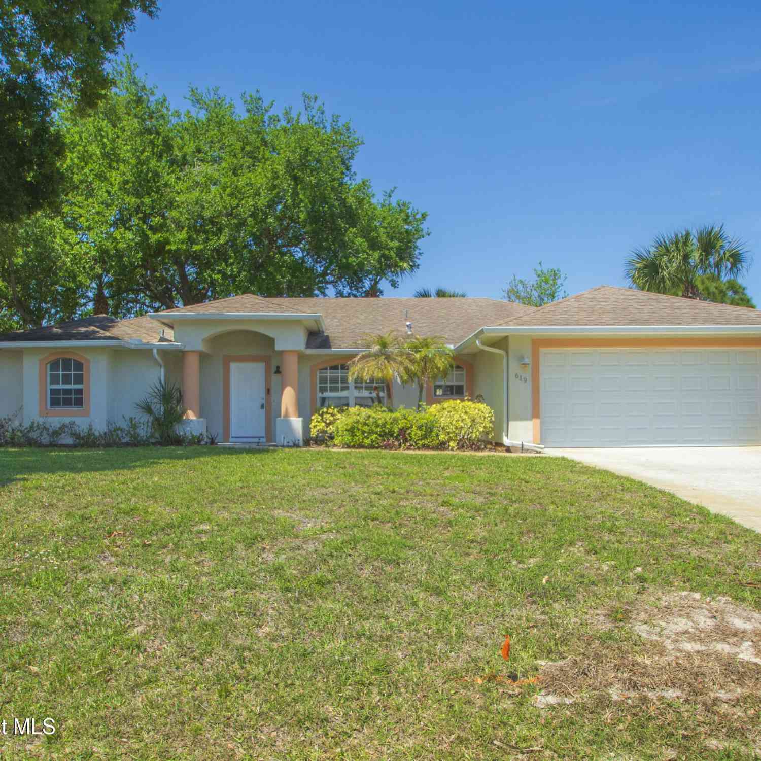 Homes For Sale - 619 Carnival Terrace<br/> Indian River County, Sebastian, FL 32958