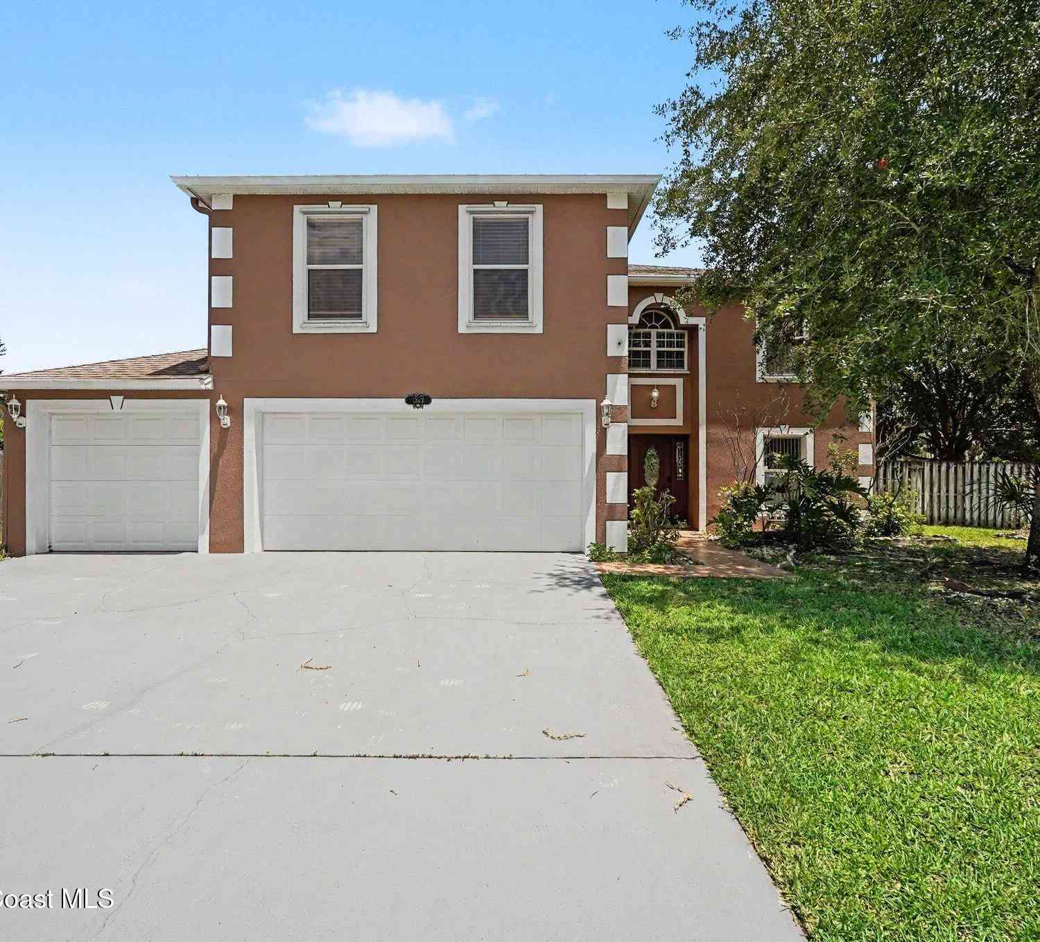 Homes For Sale - 1343 Sorento Circle<br/> Melbourne, FL 32904