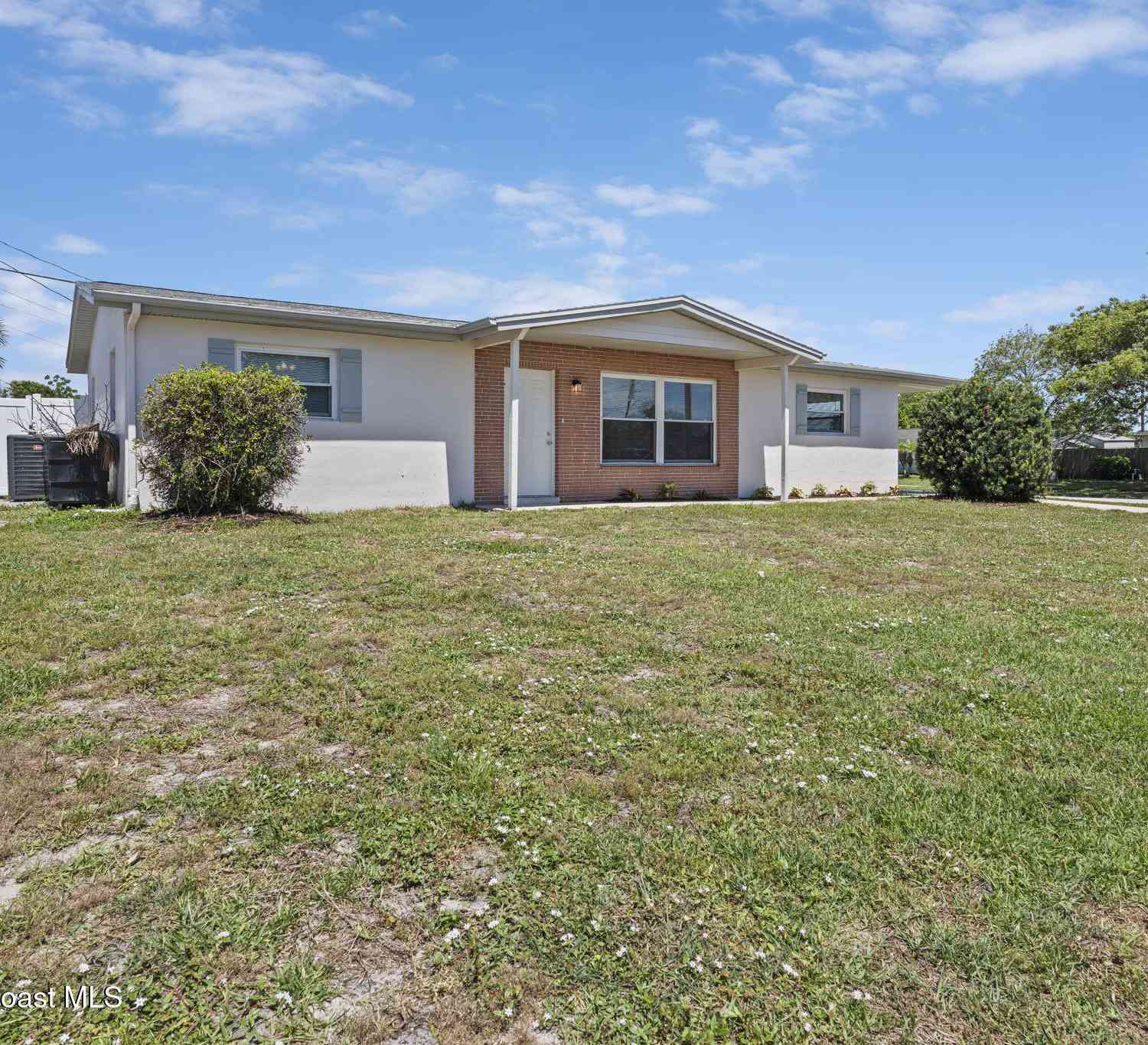 Homes For Sale - 676 Ixora Drive<br/> Melbourne, FL 32935