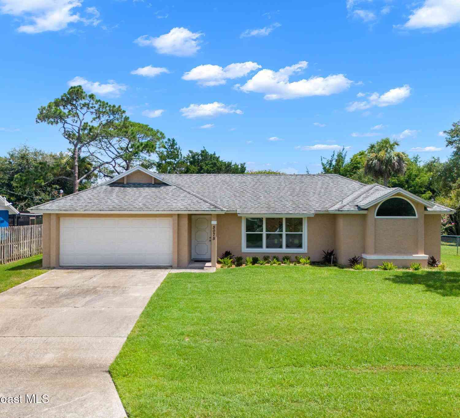 Homes For Sale - 5075 Mayflower Street<br/> Cocoa, FL 32927