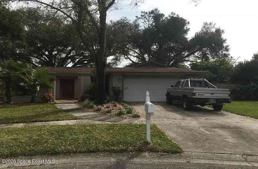 Homes For Sale - 14104 Fennsbury Drive<br/> Tampa, FL 33629