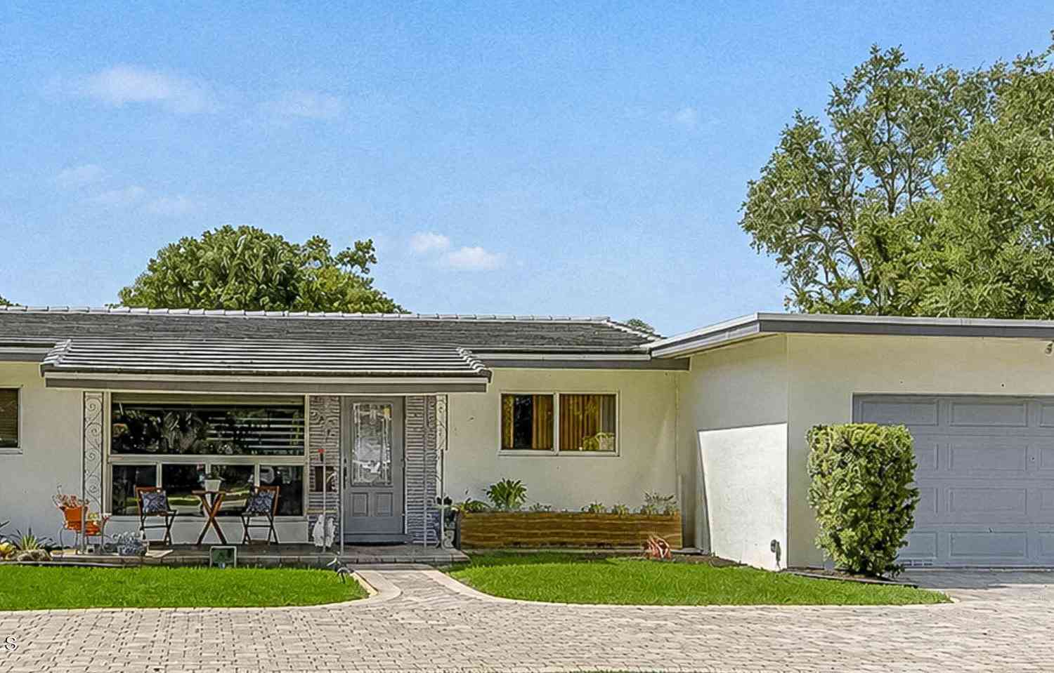 Homes For Sale - 2740 SW 16th Street<br/> Fort Lauderdale, FL 33312