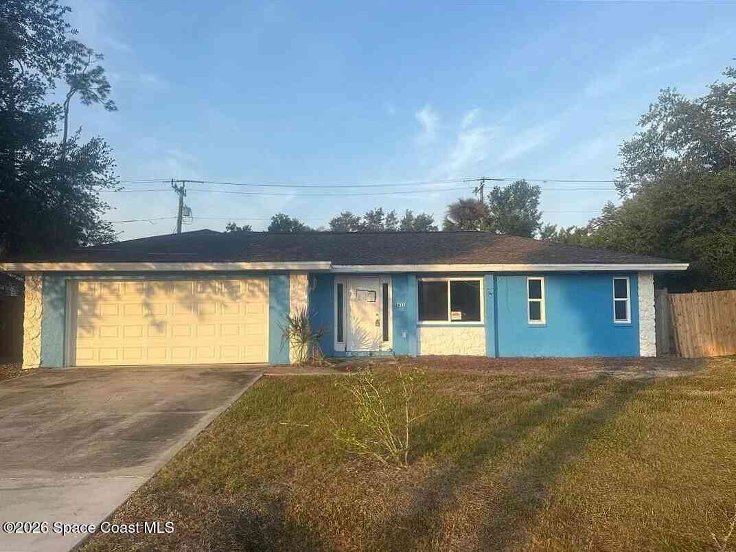 Homes For Sale - 2611 Lakeshore Circle<br/> Port Charlotte, FL 33952