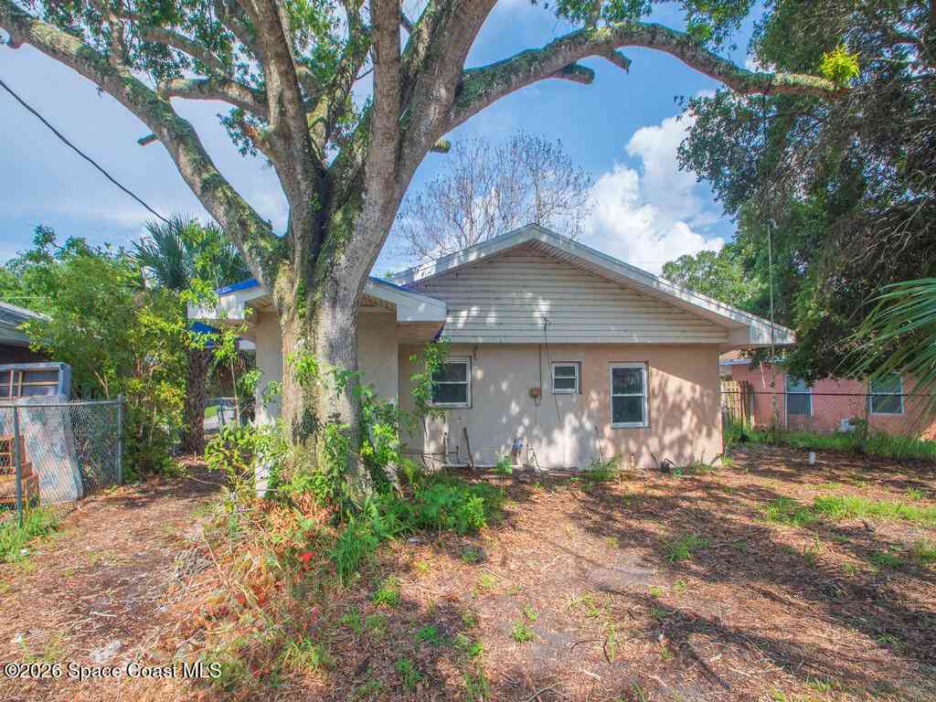 Homes For Sale - 4721 28th Court<br/> Vero Beach, FL 32967
