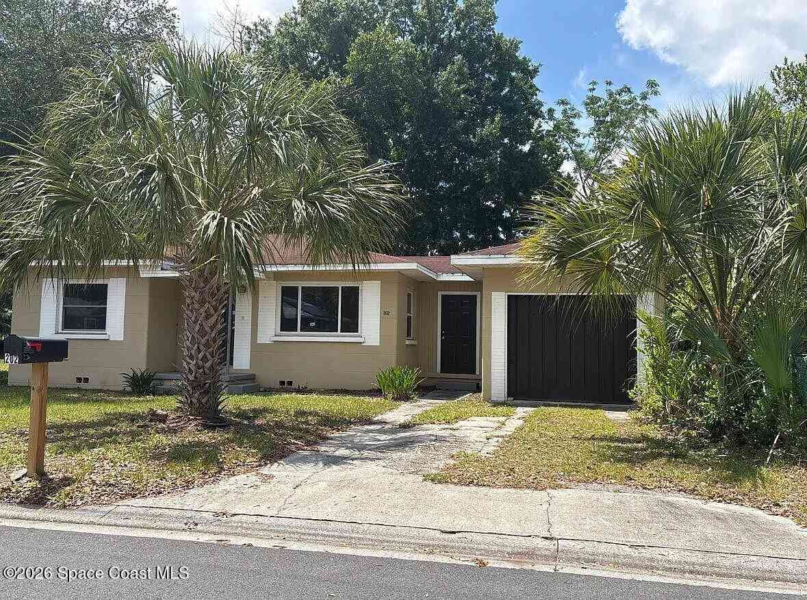 Homes For Sale - 202 Avenue P<br/> Winter Haven, FL 33881