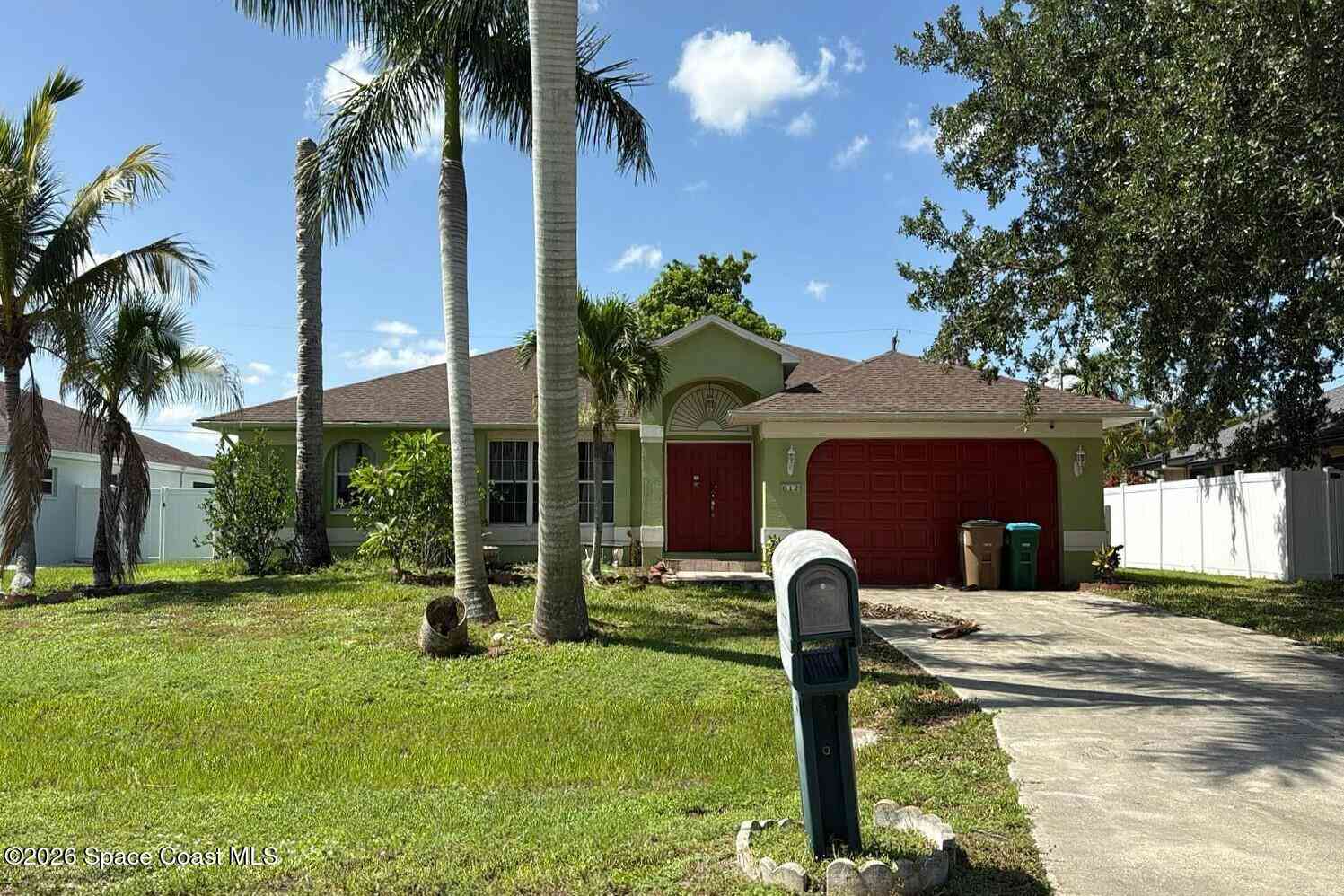 Homes For Sale - 612 SE 31st Terrace<br/> Lee County, Cape Coral, FL 33904
