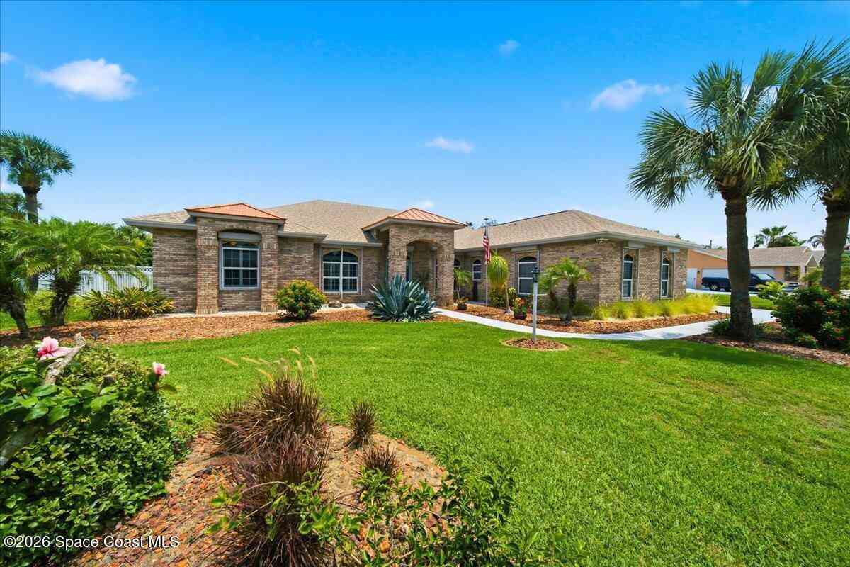 Homes For Sale - 172 River Walk Drive<br/> Melbourne Beach, FL 32951