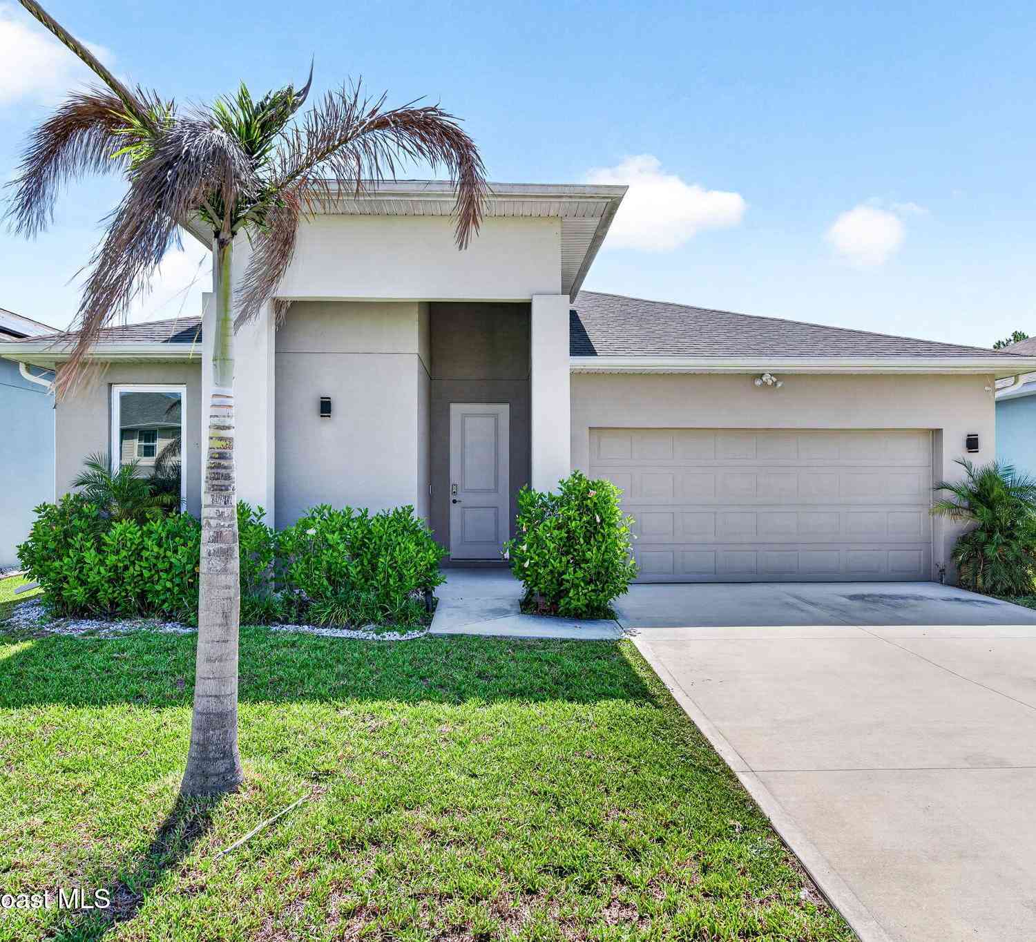 Homes For Sale - 1068 Corbin Circle<br/> Palm Bay, FL 32908
