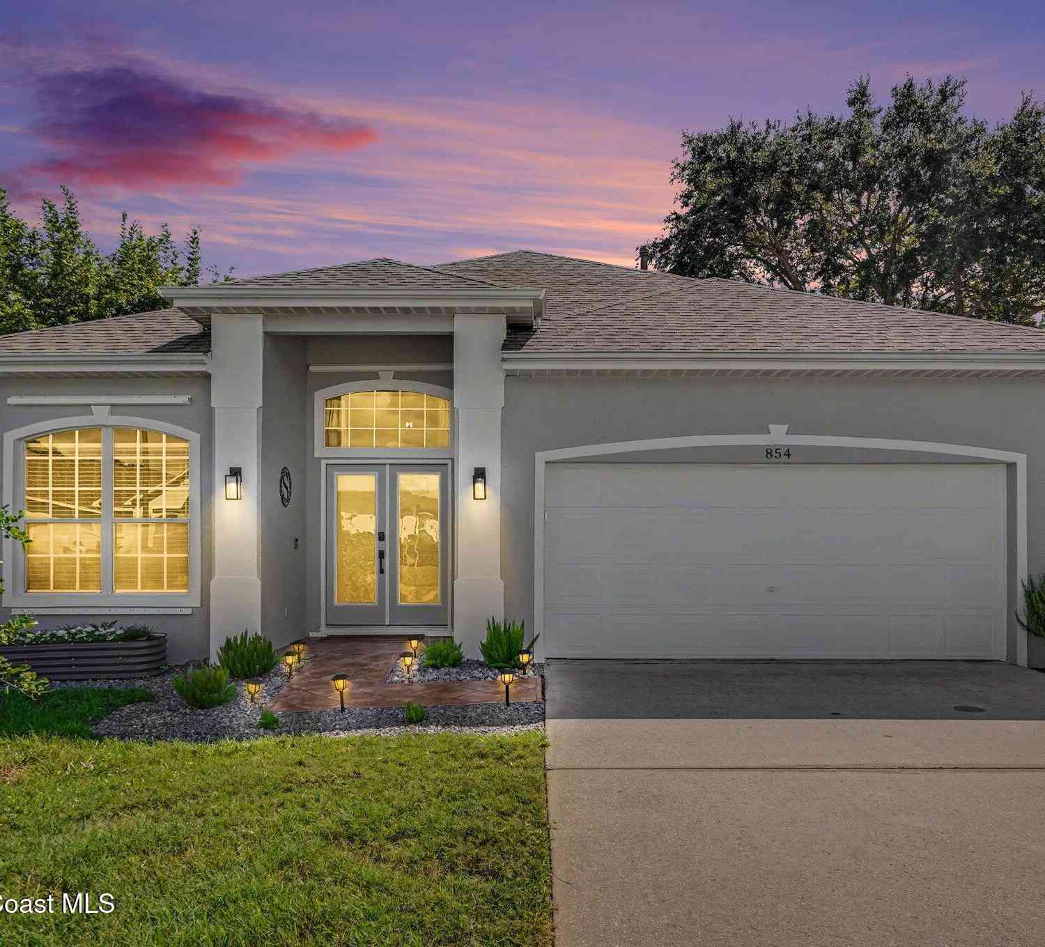 Homes For Sale - 854 Villa Drive<br/> Melbourne, FL 32940