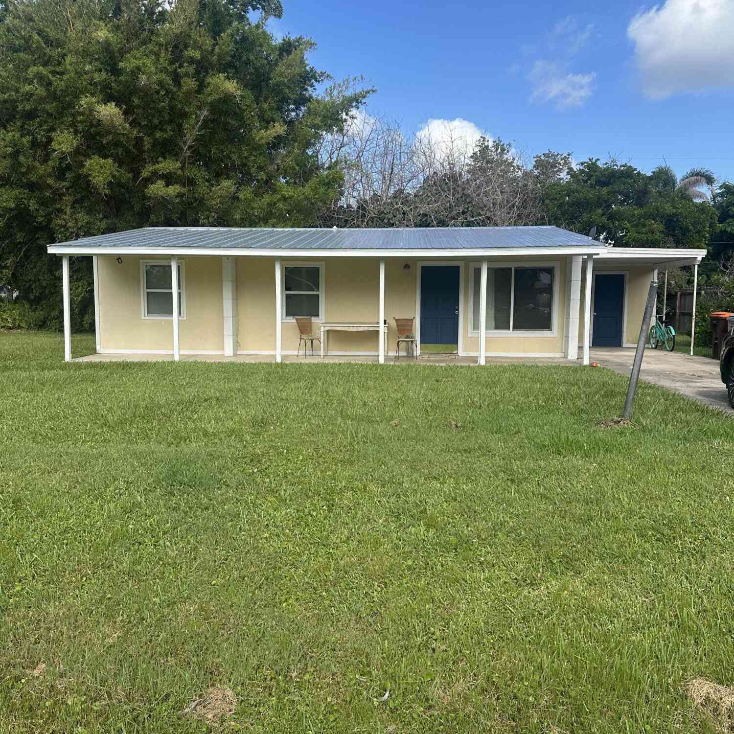 Homes For Sale - 1571 4th Court<br/> Vero Beach, FL 32960